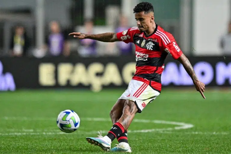 Flamengo se prepara para enfrentar o RB Bragantino com possível reforço: Allan intensifica treinos.
