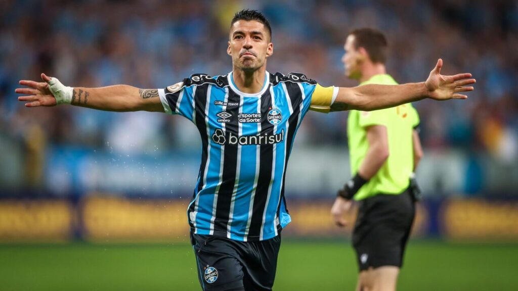 Suárez Brilha em Sua Despedida: Gol Decisivo Enquanto o Grêmio Conquista Vitória Crucial sobre o Vasco e Alcança o G-4