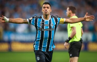Suárez Brilha em Sua Despedida: Gol Decisivo Enquanto o Grêmio Conquista Vitória Crucial sobre o Vasco e Alcança o G-4